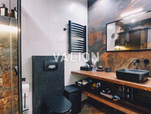 Предлагаем на продажу современную просторную квартиру с авторским ремонтом 2020 по улице Чорновола, 29-А в г. Киеве. Без %