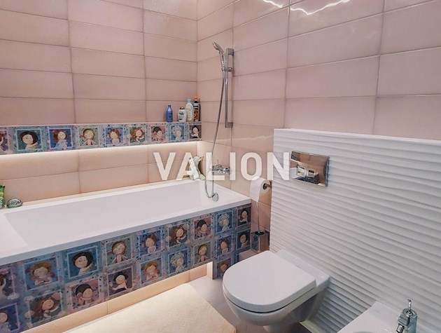 Предлагаем на продажу современную просторную квартиру с авторским ремонтом 2020 по улице Чорновола, 29-А в г. Киеве. Без %