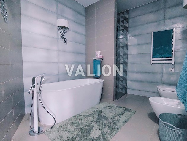 Предлагаем на продажу современную просторную квартиру с авторским ремонтом 2020 по улице Чорновола, 29-А в г. Киеве. Без %