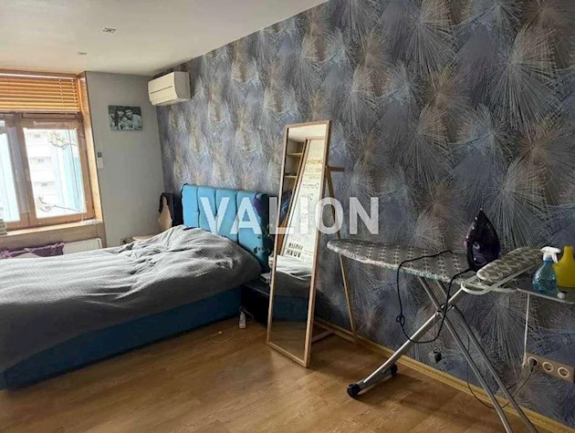 Продаж 4-к квартири Дніпровська набережна 26