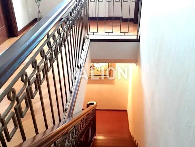 Орлика Филиппа, 6 – продам 4 ком. квартиру