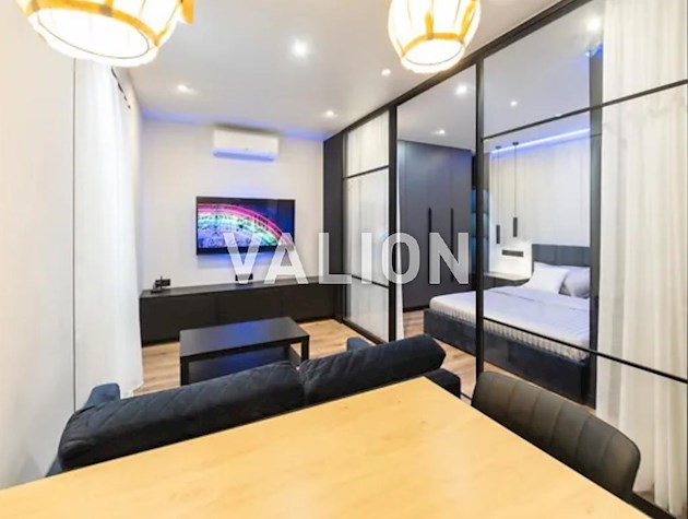 Продаж 1-к квартири вул. Гарматна 38б