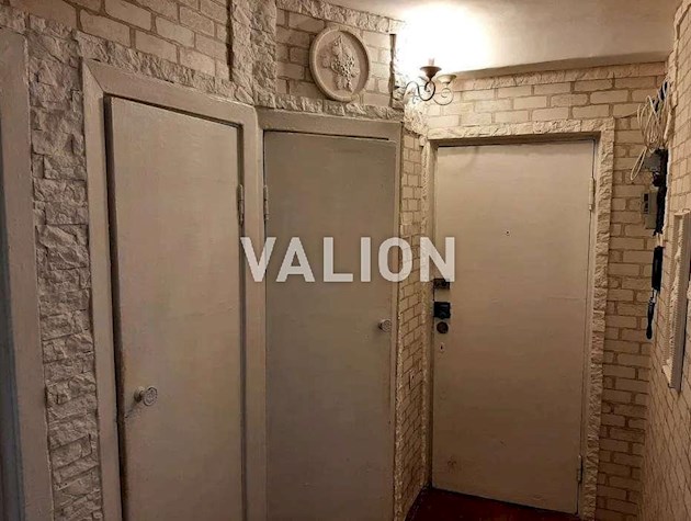 Продаж 3 кімнатної квартири вул. Чорних Запорожців 9а.