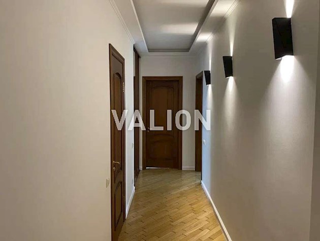 Продаж 3-кімнатної квартири на вул.Лєскова, 1а