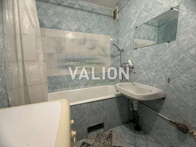 Продаж 4-кімнатної квартири на вул.Ревуцького, 18а