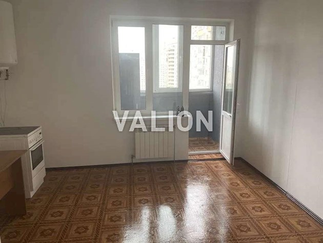 Продаж 3-к квартири вул. Дніпровська набережна 19в