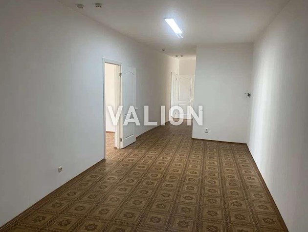 Продаж 3-к квартири вул. Дніпровська набережна 19в