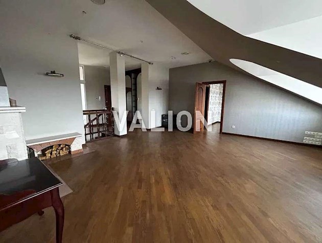 Продажа 6-комнатной квартиры ул. Филиппа Орлика 10