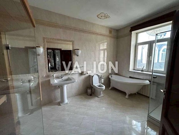 Продажа 6-комнатной квартиры ул. Филиппа Орлика 10