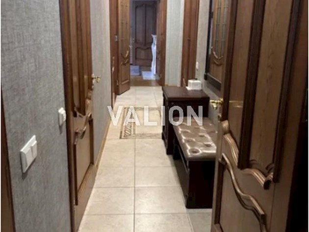 3к. квартира с ремонтом в сталинке, ул. Довнар -Запольского, 2/20