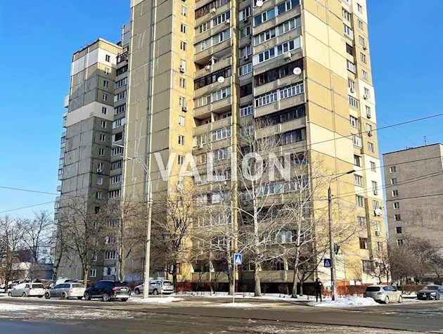 Продажа 1 комнатной квартиры, Дарницкий р-н, ул. Ялтинская 15.