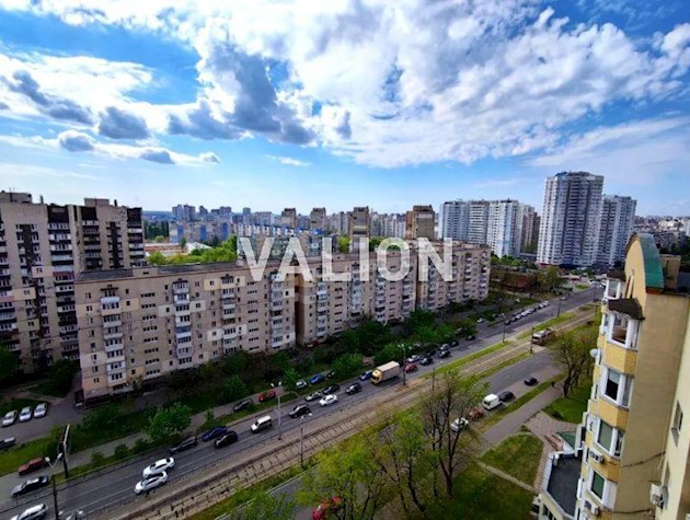 Продаж 2-к квартири вул. Тростянецька 49