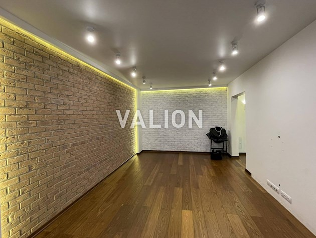 БЕЗ %. Продаю просторную 3 комнатную квартиру по адресу ул. Автозаводская, 71, Оболонский район.