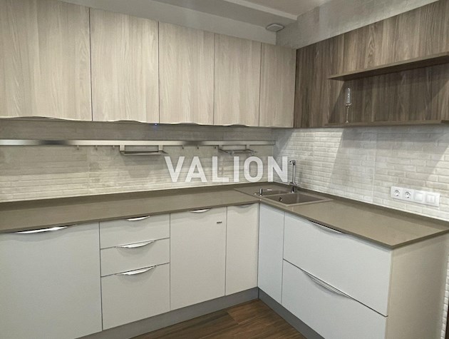 БЕЗ %. Продаю просторную 3 комнатную квартиру по адресу ул. Автозаводская, 71, Оболонский район.