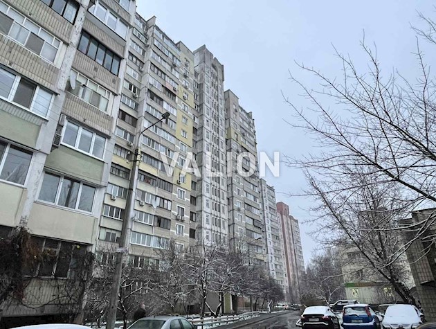 БЕЗ %. Продаю просторную 3 комнатную квартиру по адресу ул. Автозаводская, 71, Оболонский район.