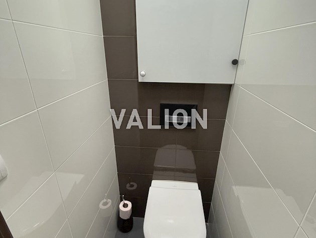 БЕЗ %. Продаю просторную 3 комнатную квартиру по адресу ул. Автозаводская, 71, Оболонский район.