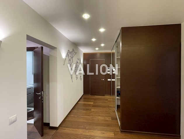 БЕЗ %. Продаю просторную 3 комнатную квартиру по адресу ул. Автозаводская, 71, Оболонский район.