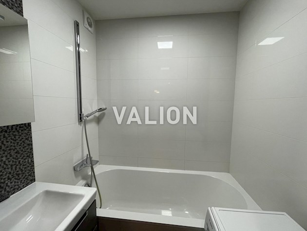 БЕЗ %. Продаю просторную 3 комнатную квартиру по адресу ул. Автозаводская, 71, Оболонский район.