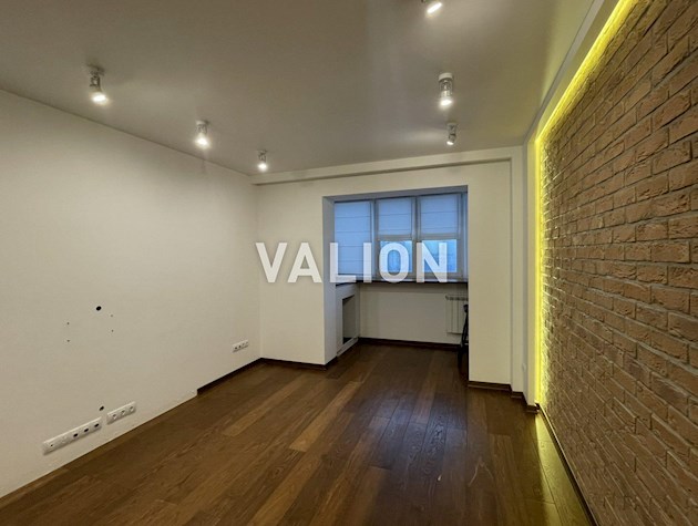 БЕЗ %. Продаю просторную 3 комнатную квартиру по адресу ул. Автозаводская, 71, Оболонский район.