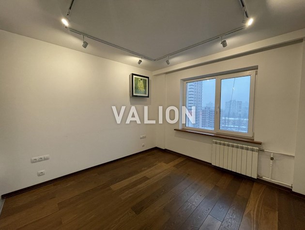 БЕЗ %. Продаю просторную 3 комнатную квартиру по адресу ул. Автозаводская, 71, Оболонский район.