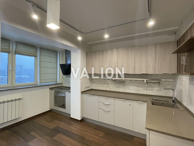 БЕЗ %. Продаю просторную 3 комнатную квартиру по адресу ул. Автозаводская, 71, Оболонский район.