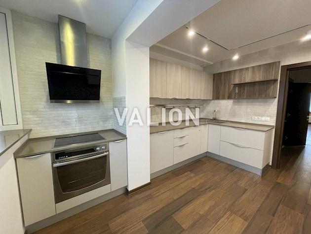 БЕЗ %. Продаю просторную 3 комнатную квартиру по адресу ул. Автозаводская, 71, Оболонский район.