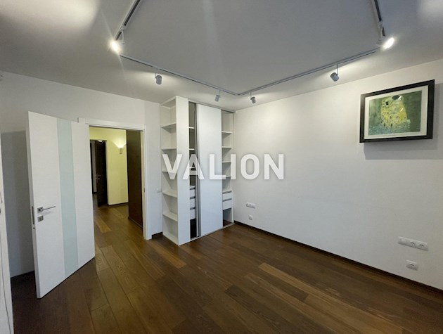 БЕЗ %. Продаю просторную 3 комнатную квартиру по адресу ул. Автозаводская, 71, Оболонский район.