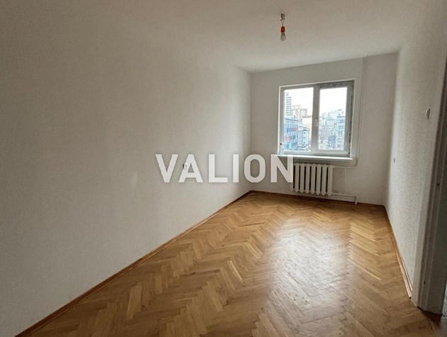 Продам 2 кімнатну квартиру в центрі на Пимоненка 12