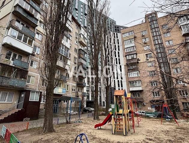 Продам 2 кімнатну квартиру в центрі на Пимоненка 12
