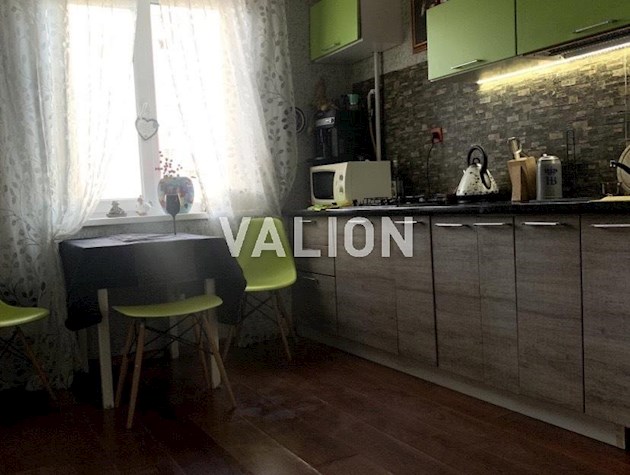 Продаж 3-к квартири вул. Каштанова 8