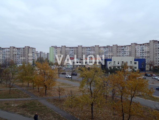 Продаж 3-к квартири вул. Каштанова 8