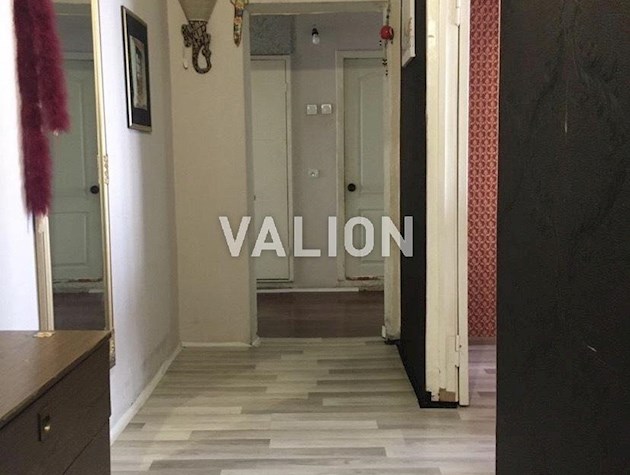 Продаж 3-к квартири вул. Каштанова 8