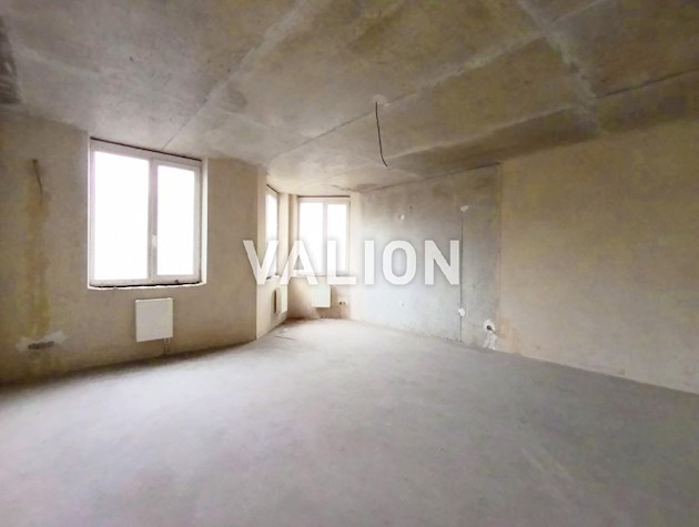 Свет не выключают. Продажа большой и просторной 2-к квартиры на 103 м2, ул. Саперно-Слободская, 22 рядом с метро Выдубичи и Демеевская.