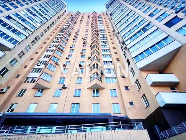 Свет не выключают. Продажа большой и просторной 2-к квартиры на 103 м2, ул. Саперно-Слободская, 22 рядом с метро Выдубичи и Демеевская.