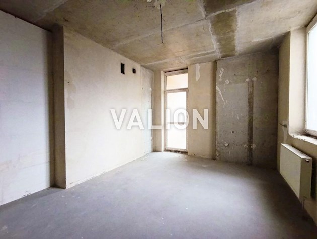 Свет не выключают. Продажа большой и просторной 2-к квартиры на 103 м2, ул. Саперно-Слободская, 22 рядом с метро Выдубичи и Демеевская.