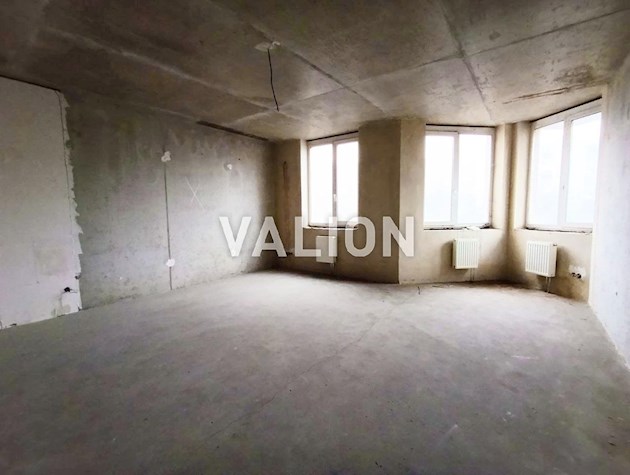 Свет не выключают. Продажа большой и просторной 2-к квартиры на 103 м2, ул. Саперно-Слободская, 22 рядом с метро Выдубичи и Демеевская.