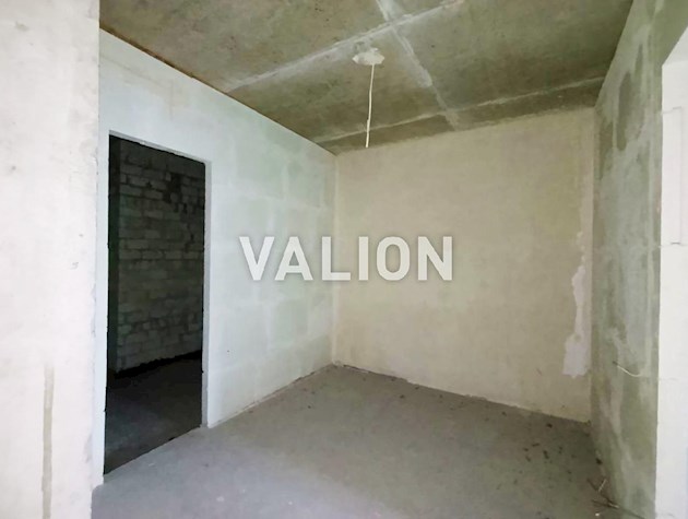 Свет не выключают. Продажа большой и просторной 2-к квартиры на 103 м2, ул. Саперно-Слободская, 22 рядом с метро Выдубичи и Демеевская.