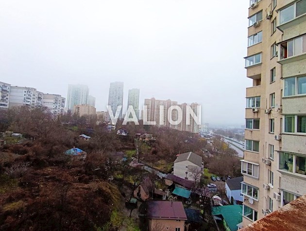 Свет не выключают. Продажа большой и просторной 2-к квартиры на 103 м2, ул. Саперно-Слободская, 22 рядом с метро Выдубичи и Демеевская.