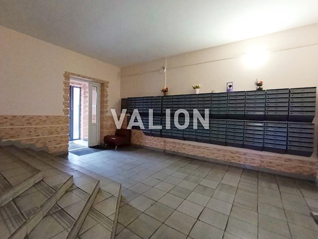 Свет не выключают. Продажа большой и просторной 2-к квартиры на 103 м2, ул. Саперно-Слободская, 22 рядом с метро Выдубичи и Демеевская.