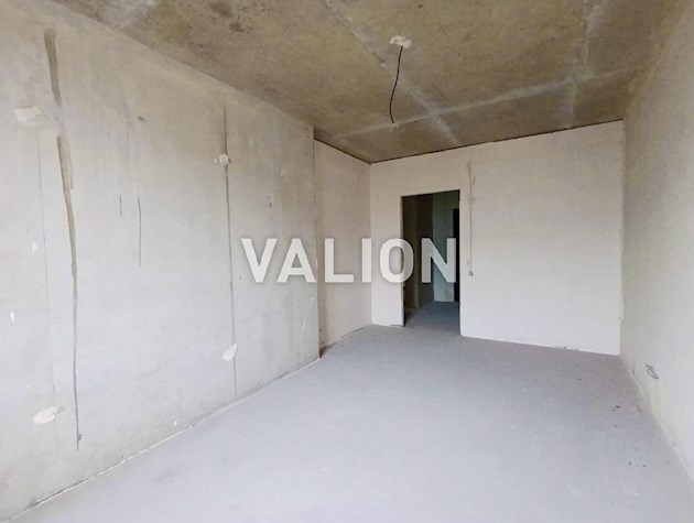 Свет не выключают. Продажа большой и просторной 2-к квартиры на 103 м2, ул. Саперно-Слободская, 22 рядом с метро Выдубичи и Демеевская.