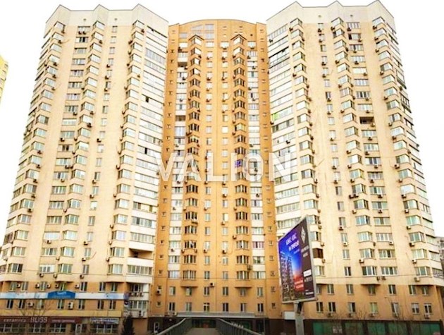 Свет не выключают. Продажа большой и просторной 2-к квартиры на 103 м2, ул. Саперно-Слободская, 22 рядом с метро Выдубичи и Демеевская.