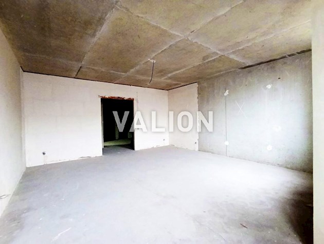 Свет не выключают. Продажа большой и просторной 2-к квартиры на 103 м2, ул. Саперно-Слободская, 22 рядом с метро Выдубичи и Демеевская.