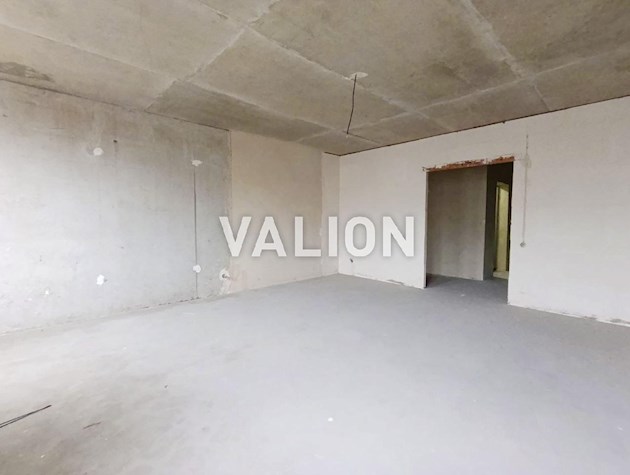 Свет не выключают. Продажа большой и просторной 2-к квартиры на 103 м2, ул. Саперно-Слободская, 22 рядом с метро Выдубичи и Демеевская.