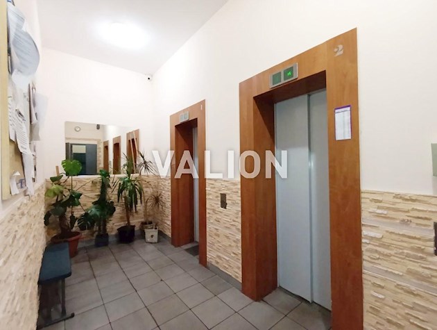 Свет не выключают. Продажа большой и просторной 2-к квартиры на 103 м2, ул. Саперно-Слободская, 22 рядом с метро Выдубичи и Демеевская.