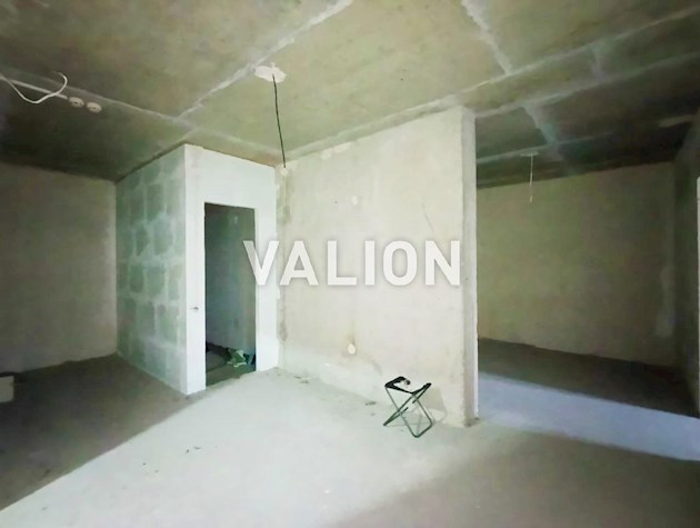 Свет не выключают. Продажа большой и просторной 2-к квартиры на 103 м2, ул. Саперно-Слободская, 22 рядом с метро Выдубичи и Демеевская.