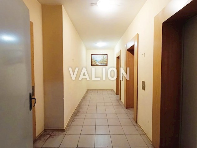 Свет не выключают. Продажа большой и просторной 2-к квартиры на 103 м2, ул. Саперно-Слободская, 22 рядом с метро Выдубичи и Демеевская.