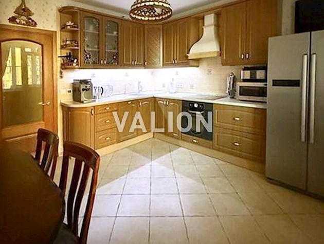 Продается 3-х комнатная квартира на ул. Мейтуса, 4А, Голосеевский район.