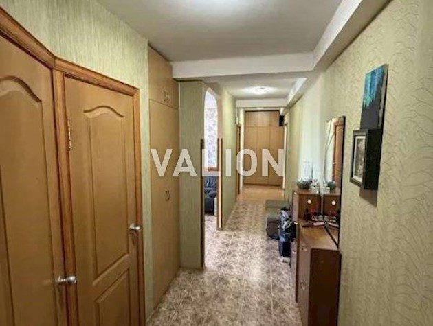 Продажа трехкомнатной квартиры с ремонтом, Киев, левый берег, Днепровский район, массив Березняки, по проспекту Тычины,