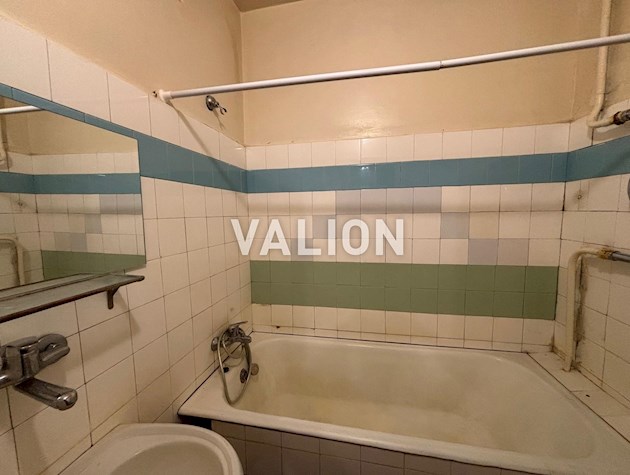 Продам 2-к квартиру в центре ст.м Арсенальная Суворова 19