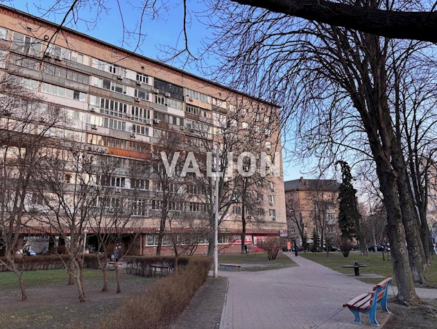 Продам 2-к квартиру в центре ст.м Арсенальная Суворова 19